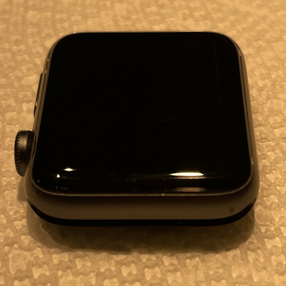 Apple Watch Series 3 42mm GPS + LTE - Picture 10 of 15